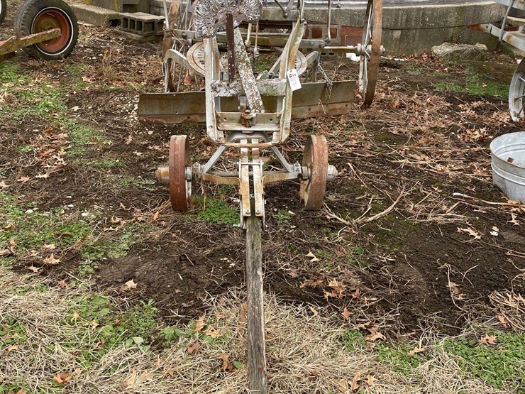 western-wheel-scraper-on-steel-image-7