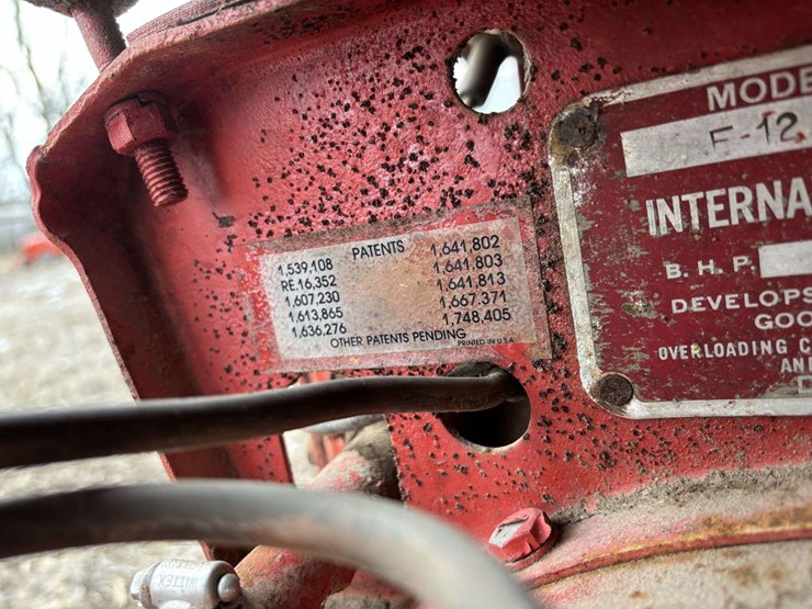 farmall-f-12-single-front-on-rubber-with-cast-steel-rim-and-rear-steel-image-56