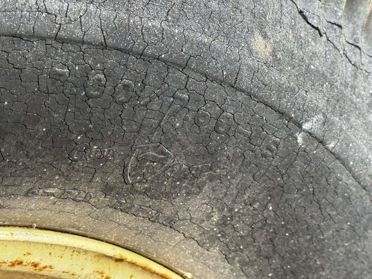 heider-12'-box-wagon-on-john-deere-running-gear-image-24