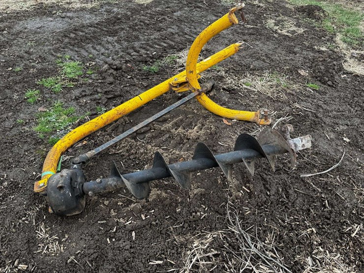 9"-pto-3-pt-post-hole-digger-image-9
