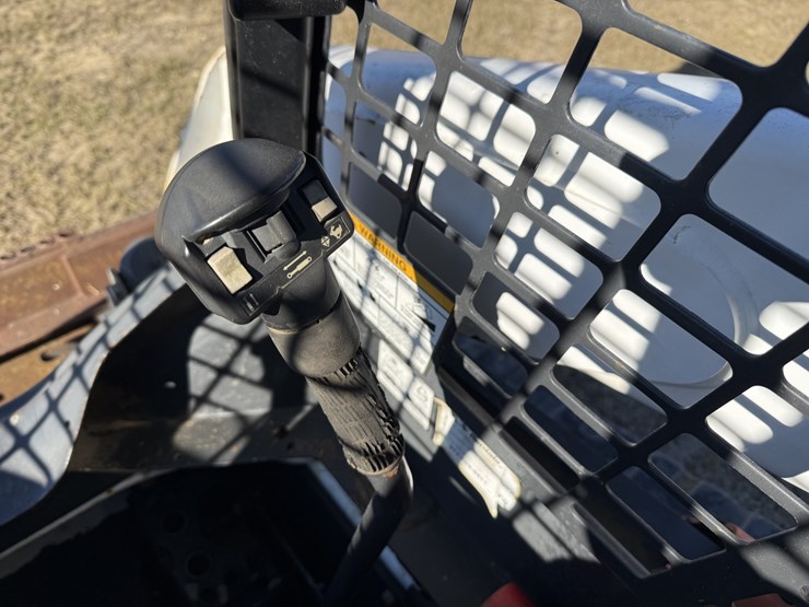 2014-bobcat-t650-image-9