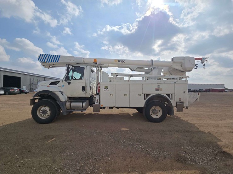 2009-international-7300-image-6