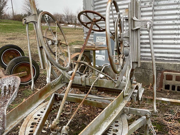 western-wheel-scraper-on-steel-image-13