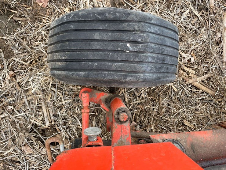 case-222-78-lawn-and-garden-tractor-w/-mower-deck-and-snow-blower-image-17