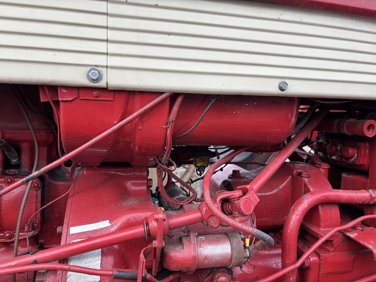 farmall-560-wide-front-(puller?)-image-29