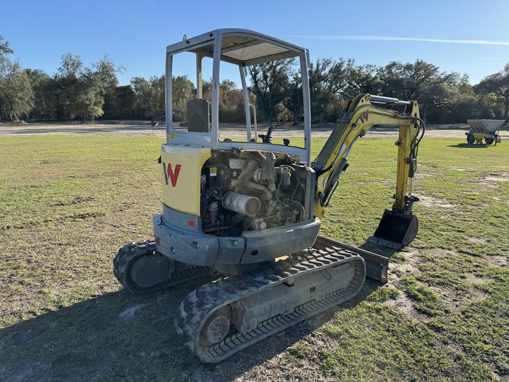 caterpillar-320-image-5