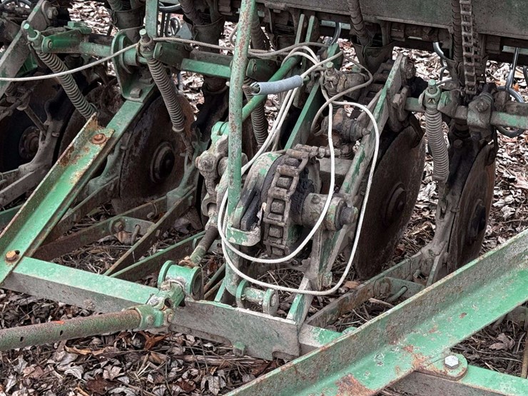 vintage-10'-grain-drill-on-rubber-image-27