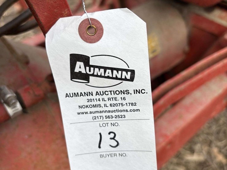 farmall-f-12-single-front-on-rubber-with-cast-steel-rim-and-rear-steel-image-60