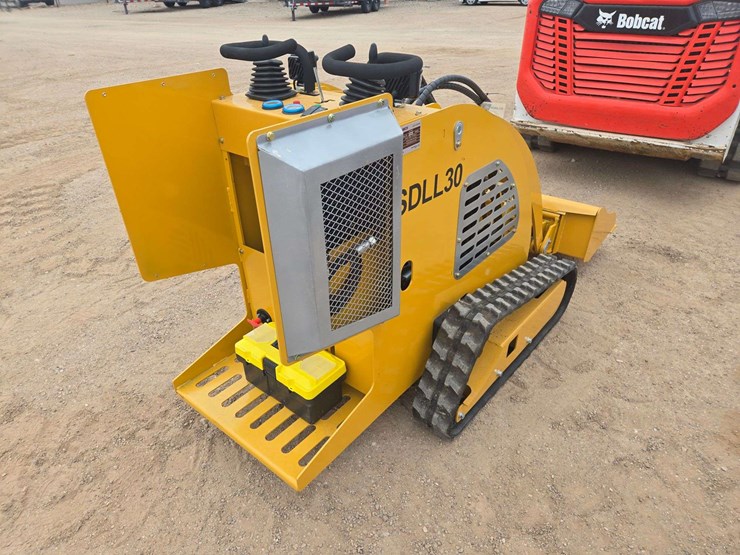 2025-sdlanch-sdll30-mini-skid-steer-image-3