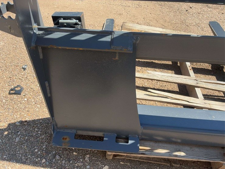 skid-steer-pallet-forks-image-3