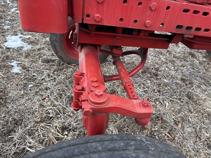 farmall-560-wide-front-(puller?)-image-15