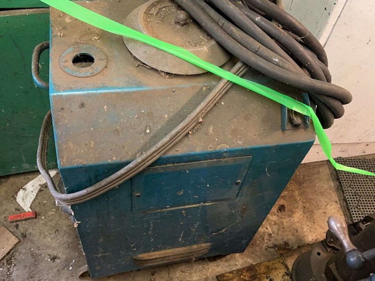 tool-cabinets-with-contents-and-arc-welder-image-2