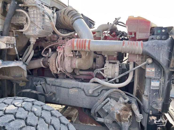 2015-kenworth-t880-image-12