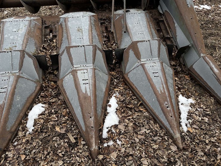 deutz-allis-6-row-corn-head-w/ac-pickup-reel-attachment-image-32