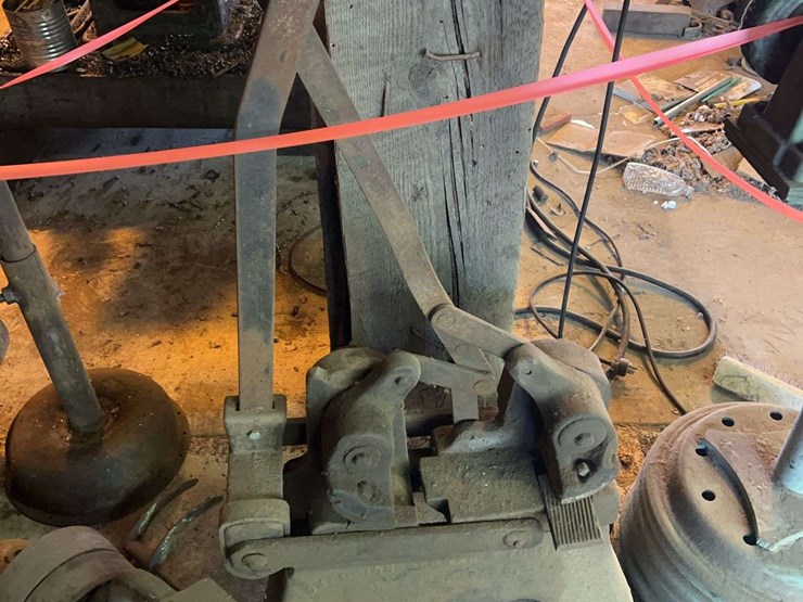 drill-presses,-wheel-stretcher,-grinder-image-13