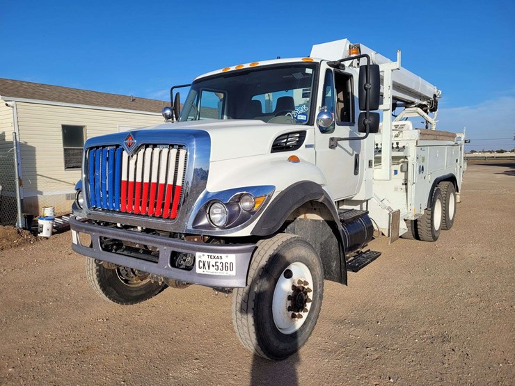 2009-international-harvester-sx525-truck-digger-derrick-truck-image-1