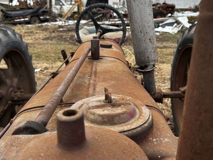 farmall-f-12-narrow-front-on-rubber-image-37