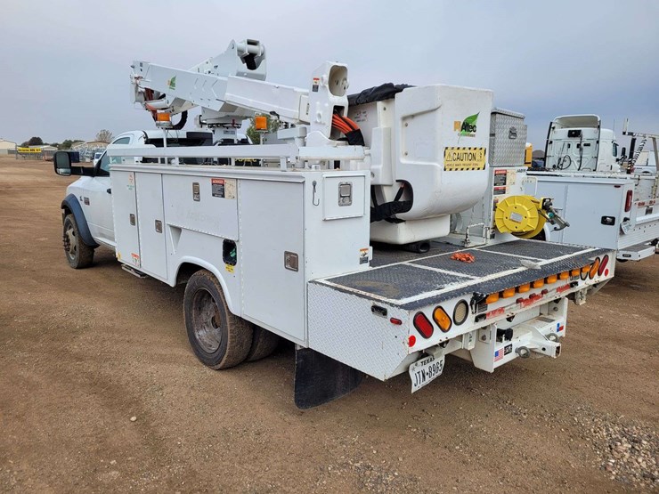 2012-ram-5500-chassis-regular-cab-2d-bucket-truck-image-9