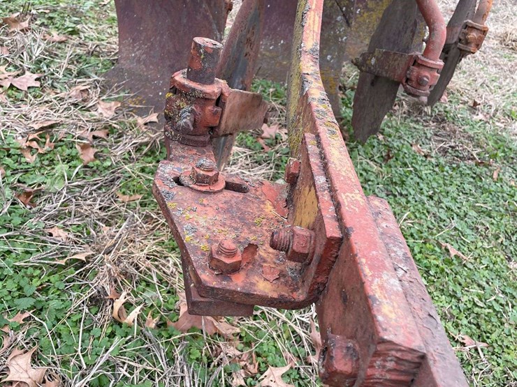 allis-chalmers-3-bottom-mounted-plow-image-10