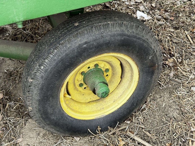 heider-12'-box-wagon-on-john-deere-running-gear-image-16