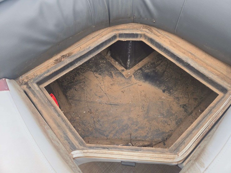 2017-lowe-ss210-pontoon-boat-image-33