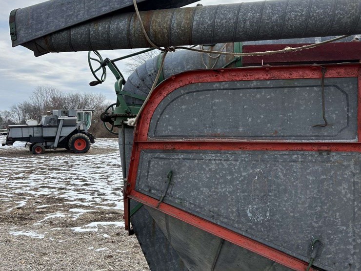 case-28x46-thresher-on-steel-image-37