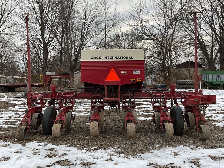 case-ih-cyclo-air-6-row-planter-image-54
