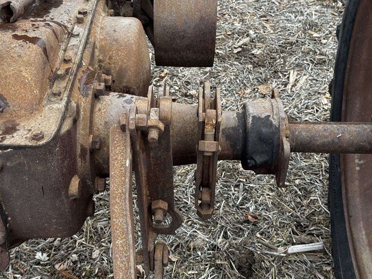 farmall-f-12-narrow-front-on-rubber-image-34