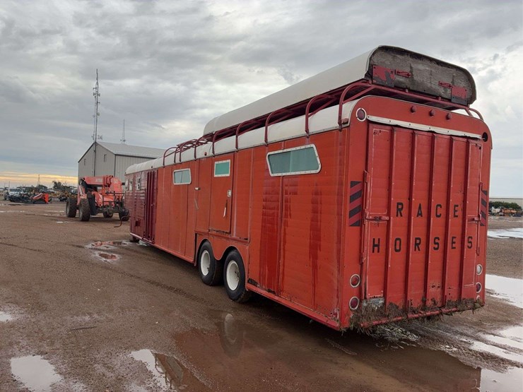 horse-transport-5th-wheel-livestock-trailer-image-4
