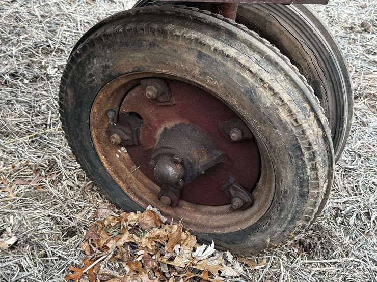 farmall-f-12-narrow-front-on-rubber-image-45