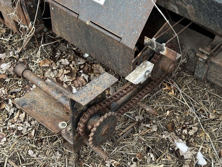 deutz-allis-6-row-corn-head-w/ac-pickup-reel-attachment-image-22