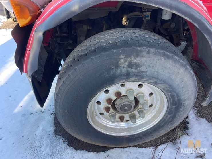 2007-peterbilt-379-tri-axle-dump-truck-image-18