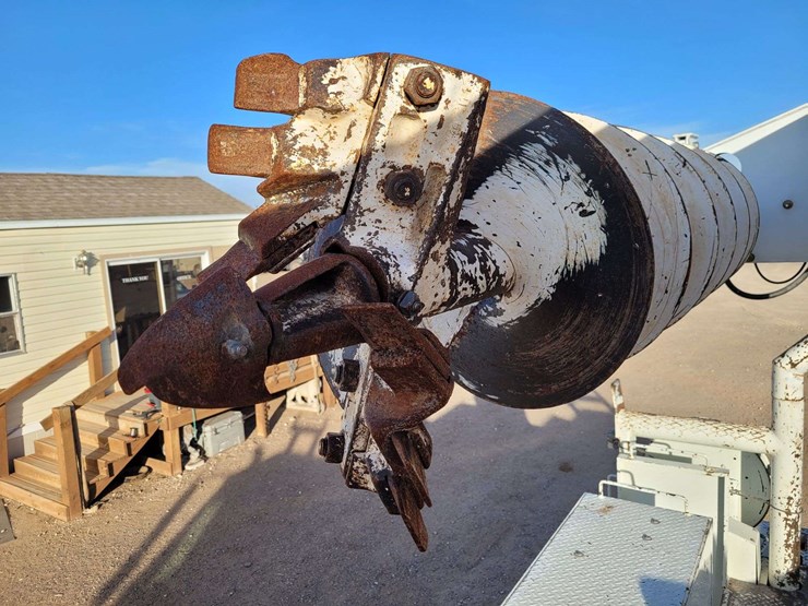 2009-international-harvester-sx525-truck-digger-derrick-truck-image-42