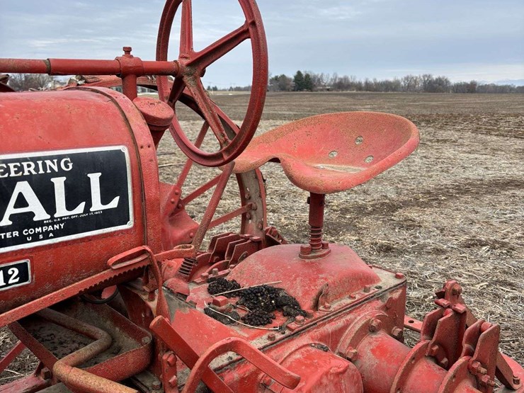 farmall-f-12-single-front-on-rubber-with-cast-steel-rim-and-rear-steel-image-21