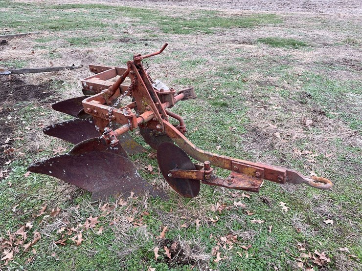 allis-chalmers-3-bottom-mounted-plow-image-7