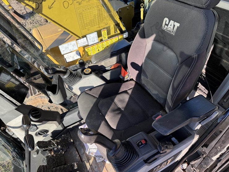 caterpillar-320-image-6