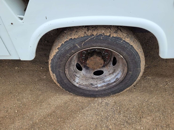 2012-ram-5500-chassis-regular-cab-2d-bucket-truck-image-19