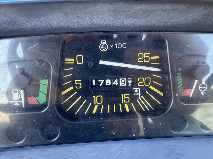 new-holland-3930-image-6