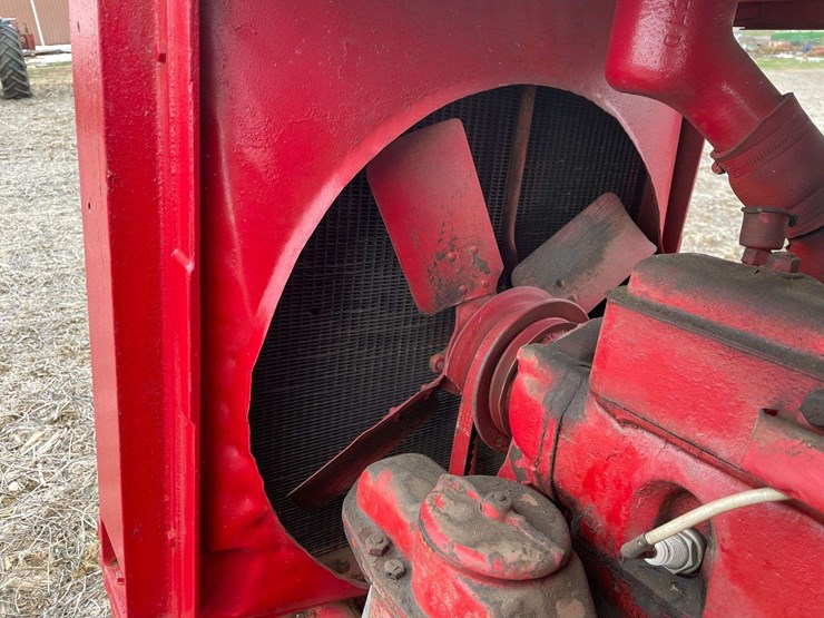 mccormick-deering-wk-40-wide-front-on-rubber-image-27