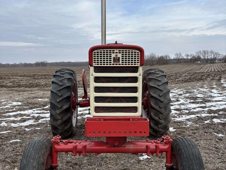farmall-560-wide-front-(puller?)-image-9