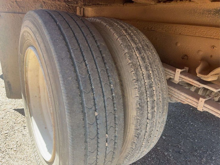 2006-isuzu-nqr-image-33