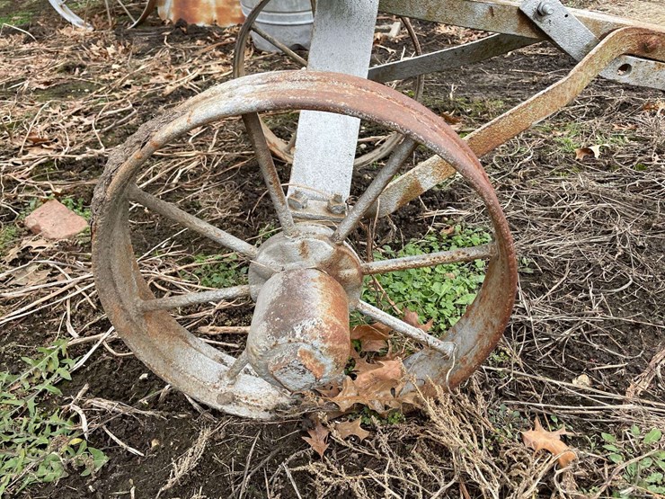 western-wheel-scraper-on-steel-image-30