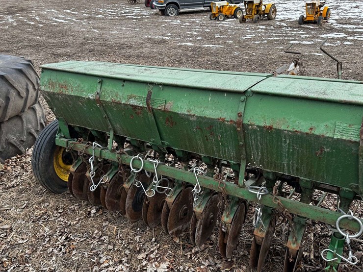 vintage-10'-grain-drill-on-rubber-image-14