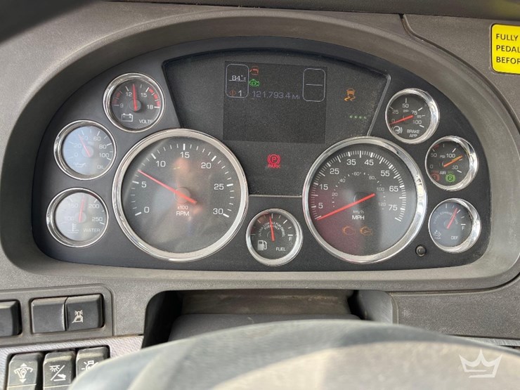 2015-kenworth-t880-image-16