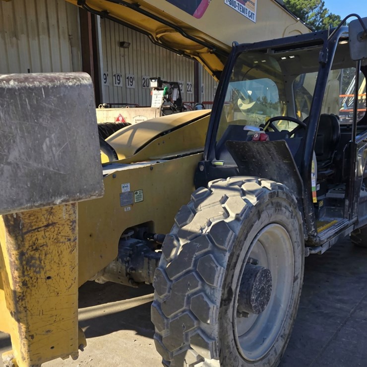 2017 CATERPILLAR TL1055