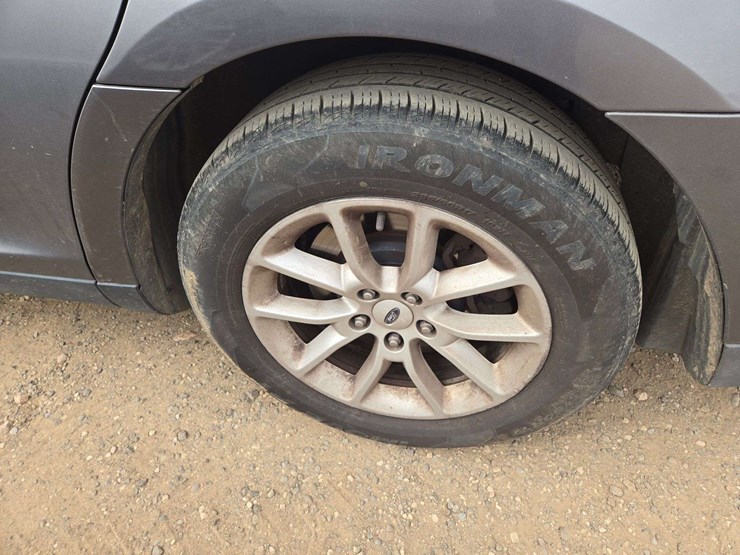 2014-ford-taurus-se-sedan-4d-image-5