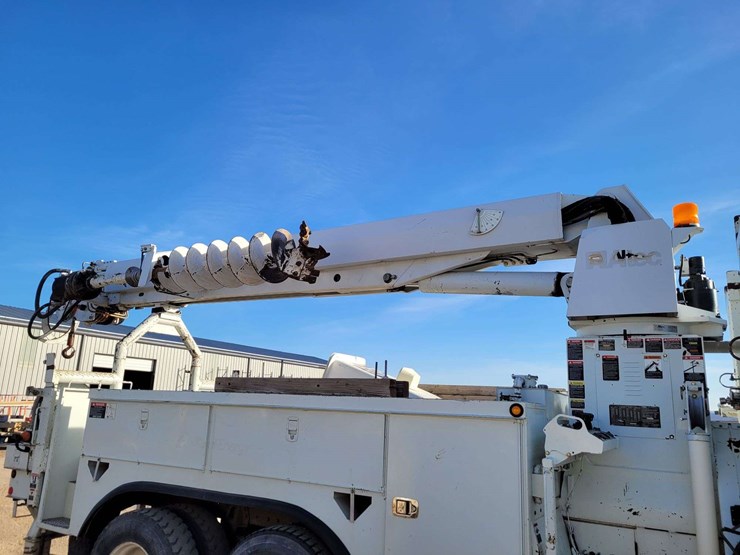 2009-international-harvester-sx525-truck-digger-derrick-truck-image-8