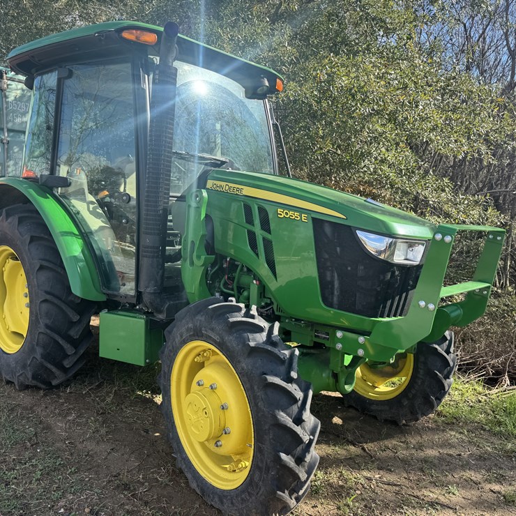 JOHN DEERE 5055E