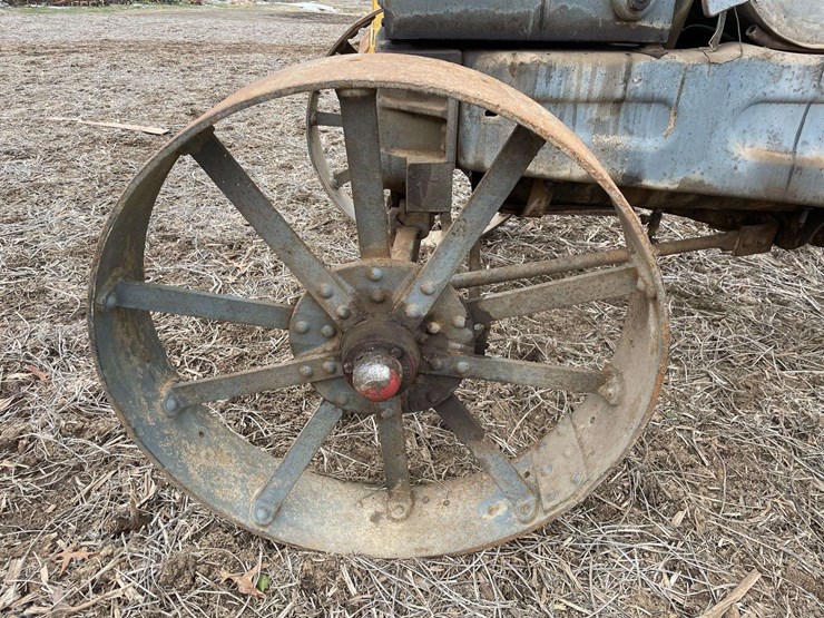 rumley-25-40-wide-front-on-steel-image-13