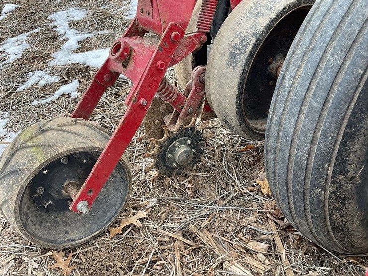 case-ih-cyclo-air-6-row-planter-image-13